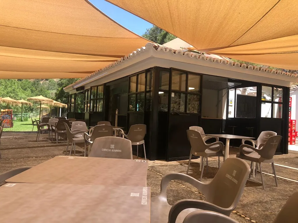 Bar-terraza Piscina Vadillo_Losar de la Vera_slider_image_1