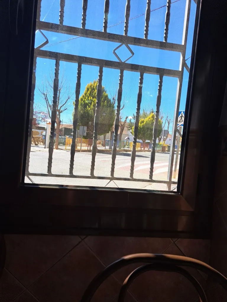 Bar Restaurante "Stop" restaurant in Alpera