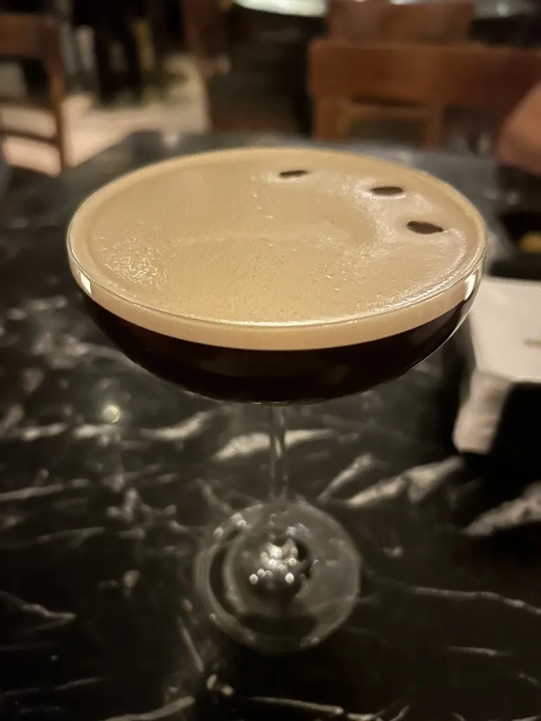 Erin Hoffman_Café Comercial_Monroy_review