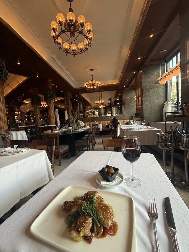 Tracy Tan_Café Comercial_Monroy_review