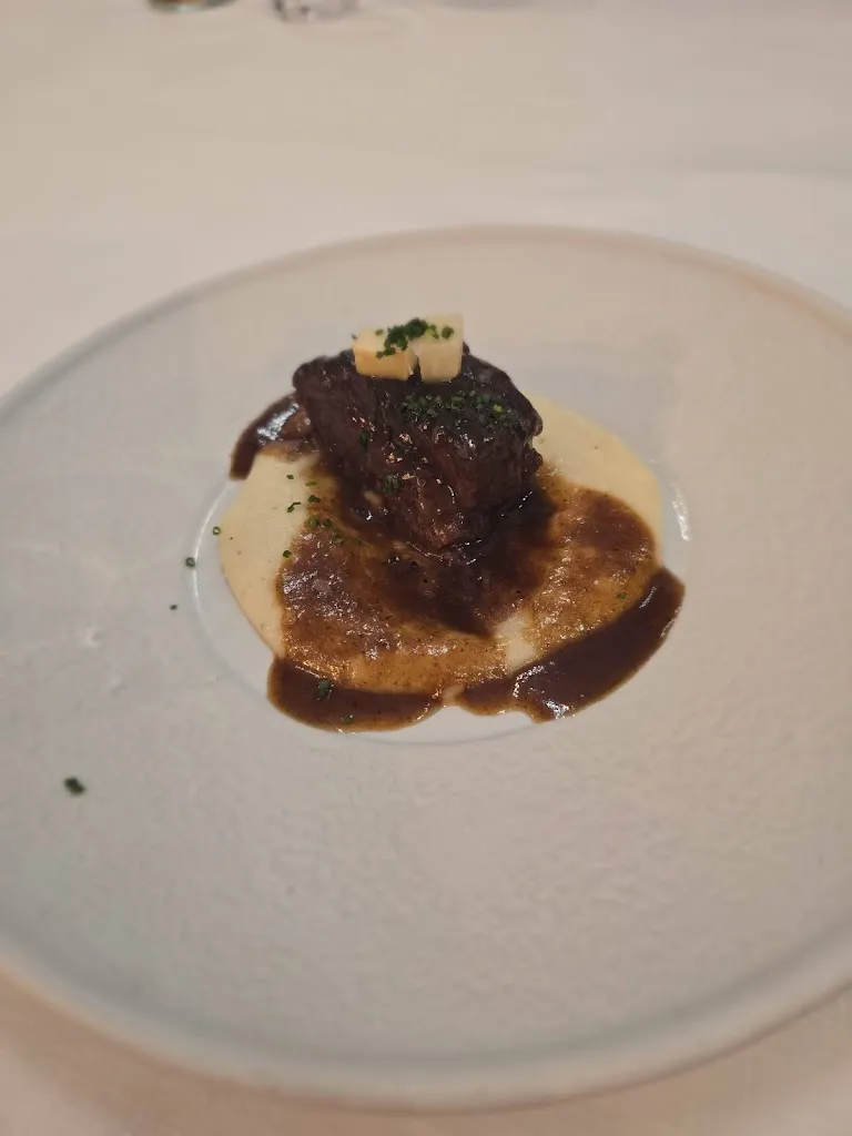 Jonathan S. Ng_TreZe Restaurante_Monroy_review