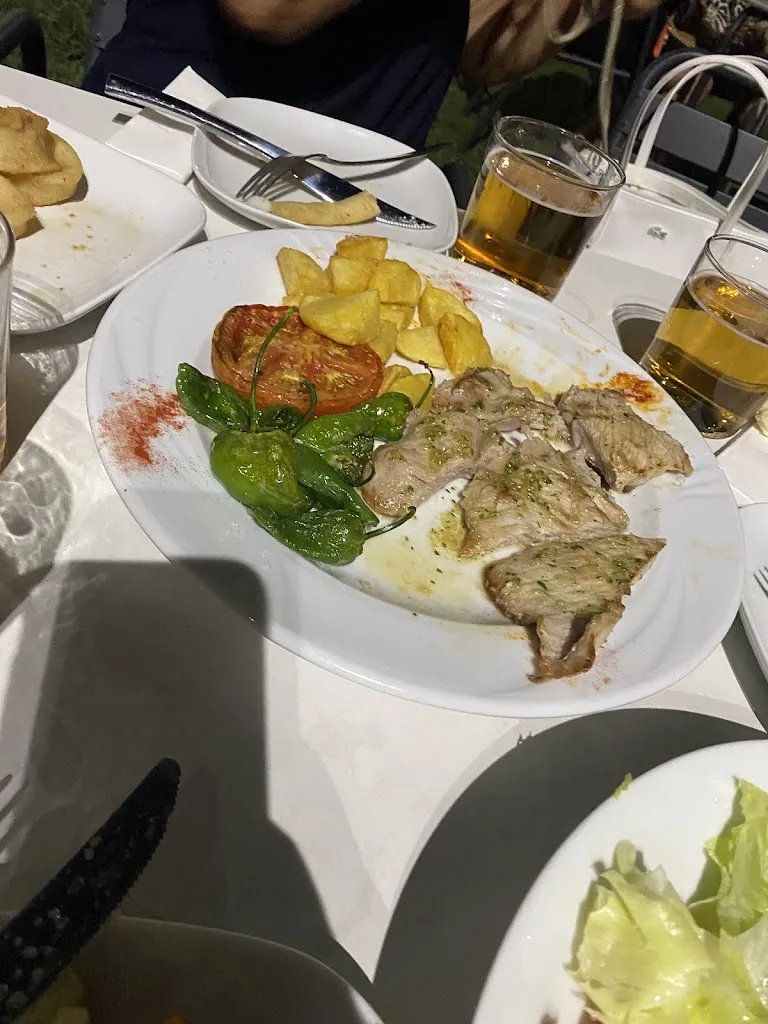 Gabriela Serantes_Hostal Restaurante Los Rosales_Malpartida de Plasencia_recensione