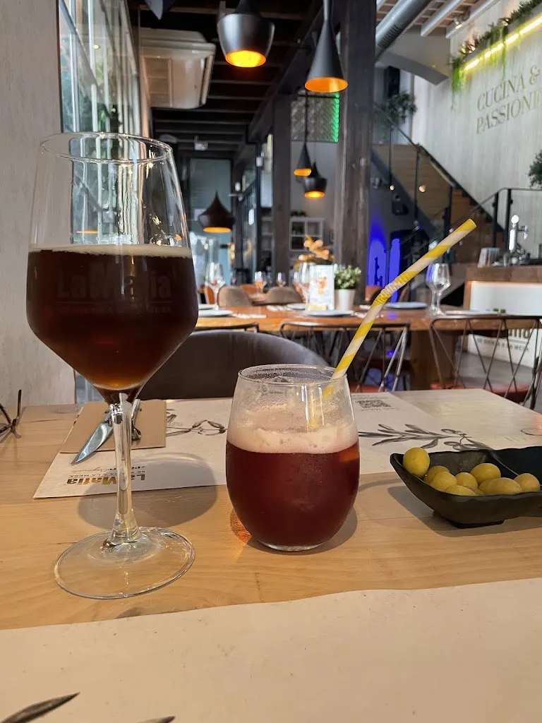 Māris Birgers_La Mafia se sienta a la mesa_Malpartida de Plasencia_review