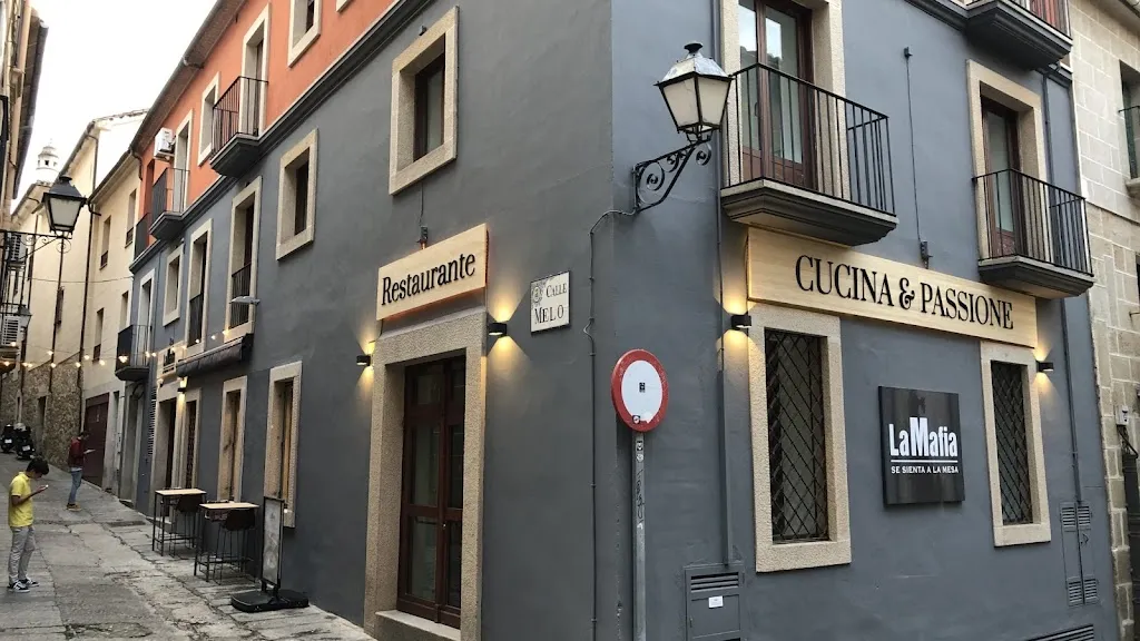 La Mafia se sienta a la mesa ristorante a Malpartida de Plasencia