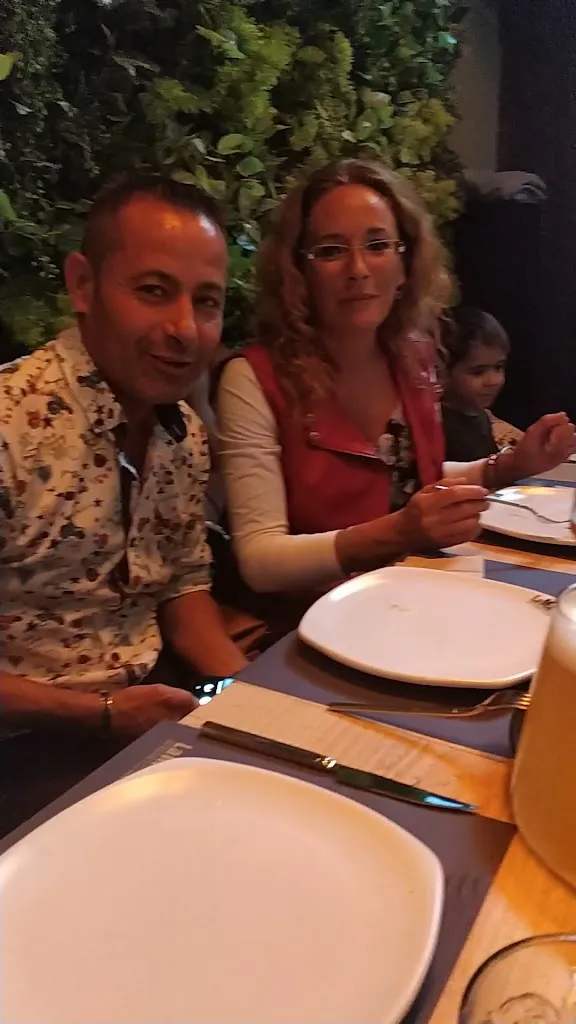 La Mafia se sienta a la mesa_Malpartida de Plasencia_slider_image_2