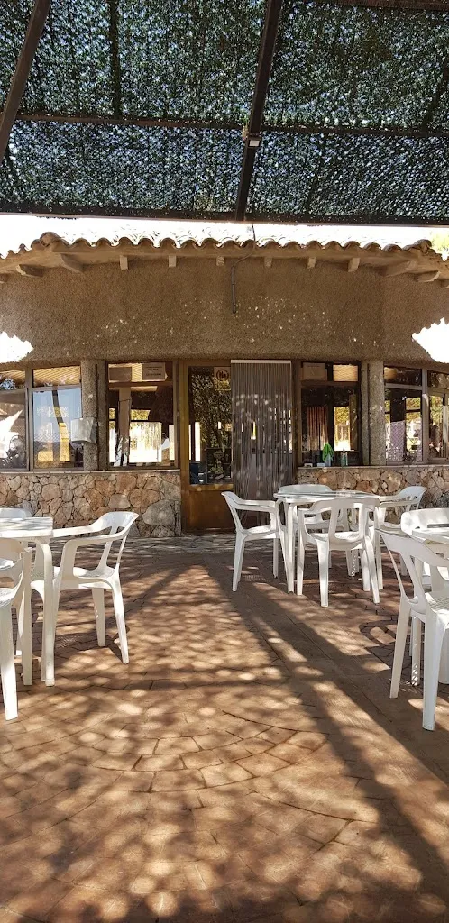 Bar de la piscina restaurant in Balsa de Ves