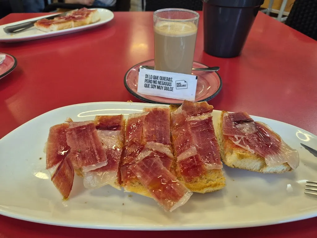 Susana Lacort_Café Bar Alambique_Miajadas_review