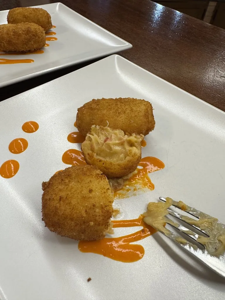 Maria Luisa Hernandez Valiente_Café Bar Alambique_Miajadas_review