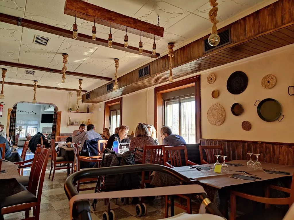 Hostal Restaurante La Paella restaurant in Balazote