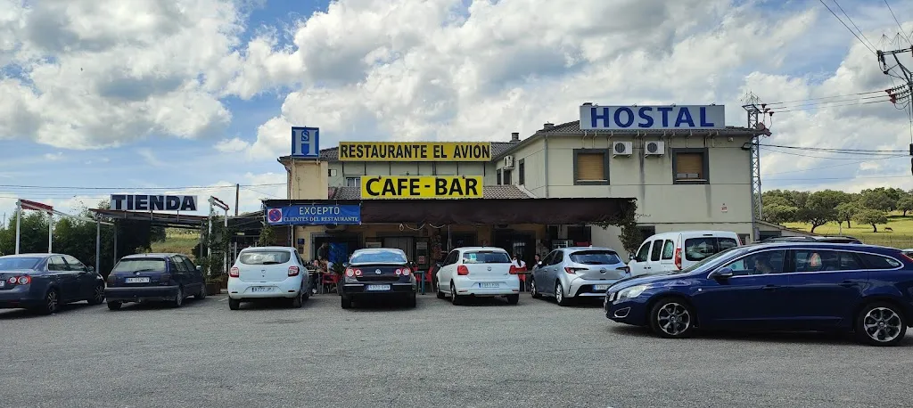 Hostal Restaurante el Avión restaurant in Oliva de Plasencia