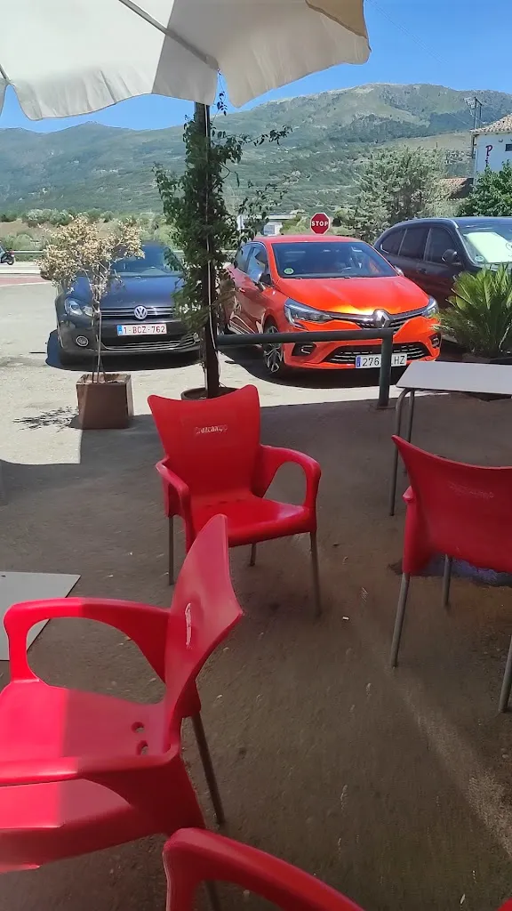 Hostal Restaurante el Avión_Oliva de Plasencia_slider_image_2