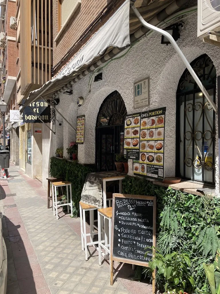 Mesón el Bodegón restaurant in Pesga La