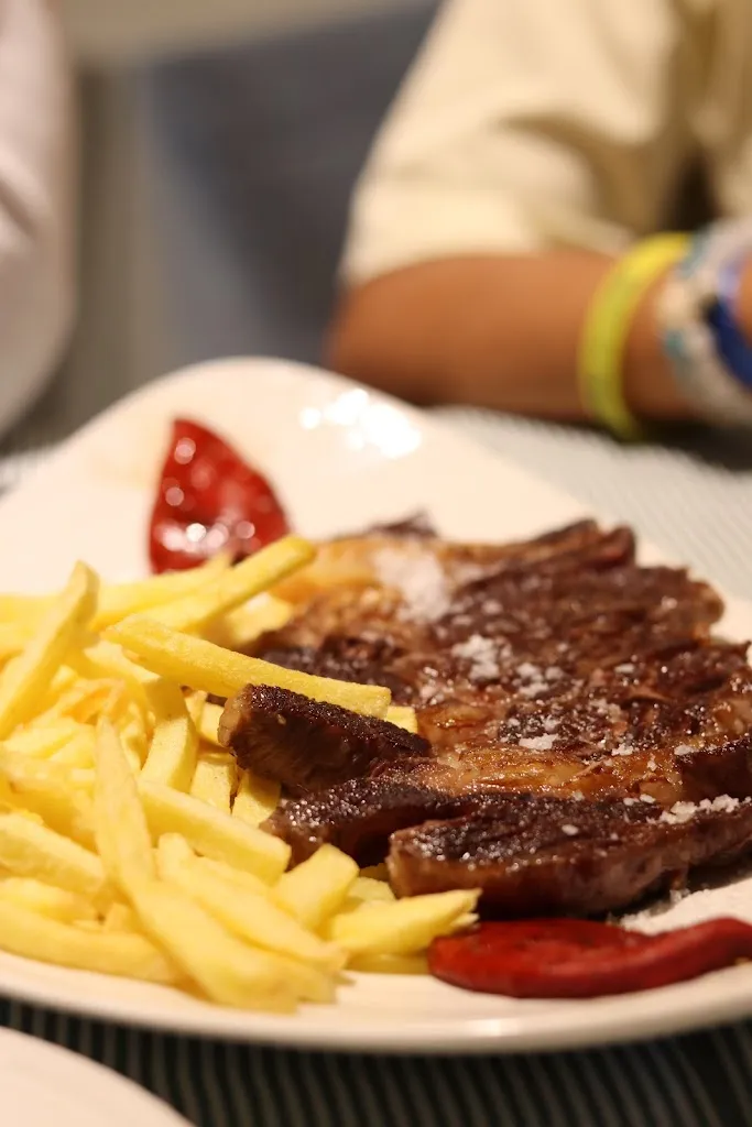 Brittany Craveiro_La Máquina La Moraleja_Moraleja_review