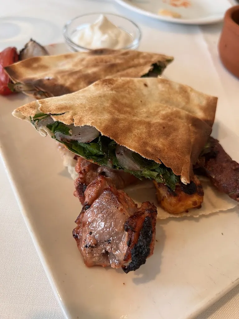 Romina Kaboorani_Du Liban_Moraleja_review