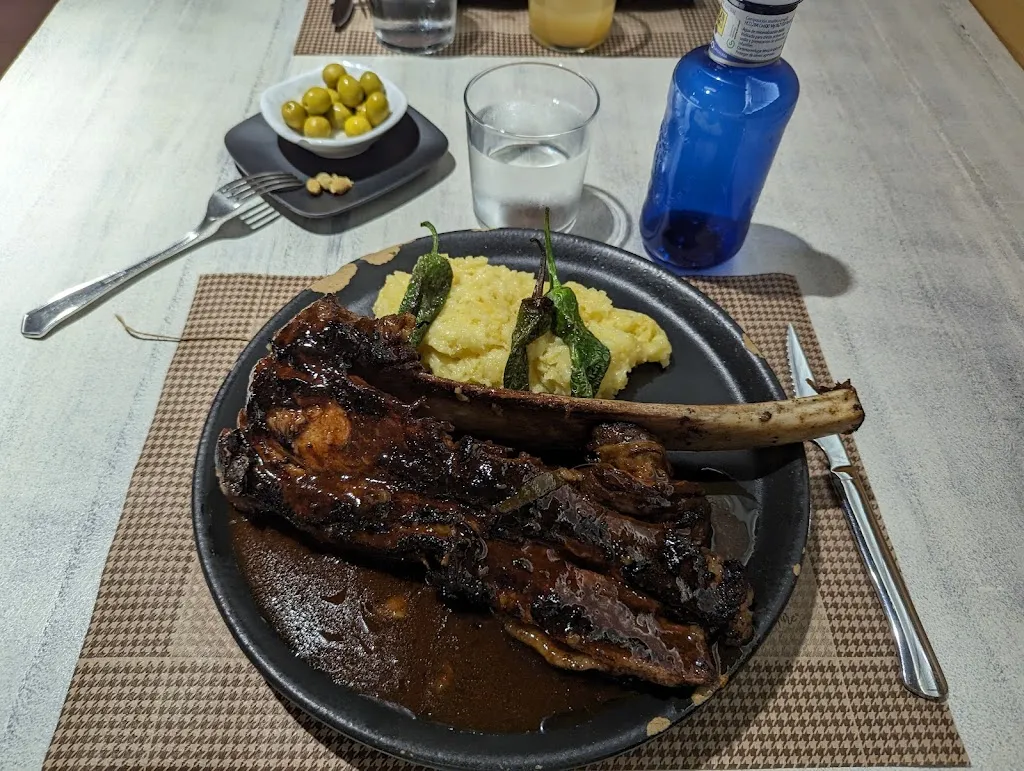 Renat Kasimov_Mercado bar_Plasencia_recensione