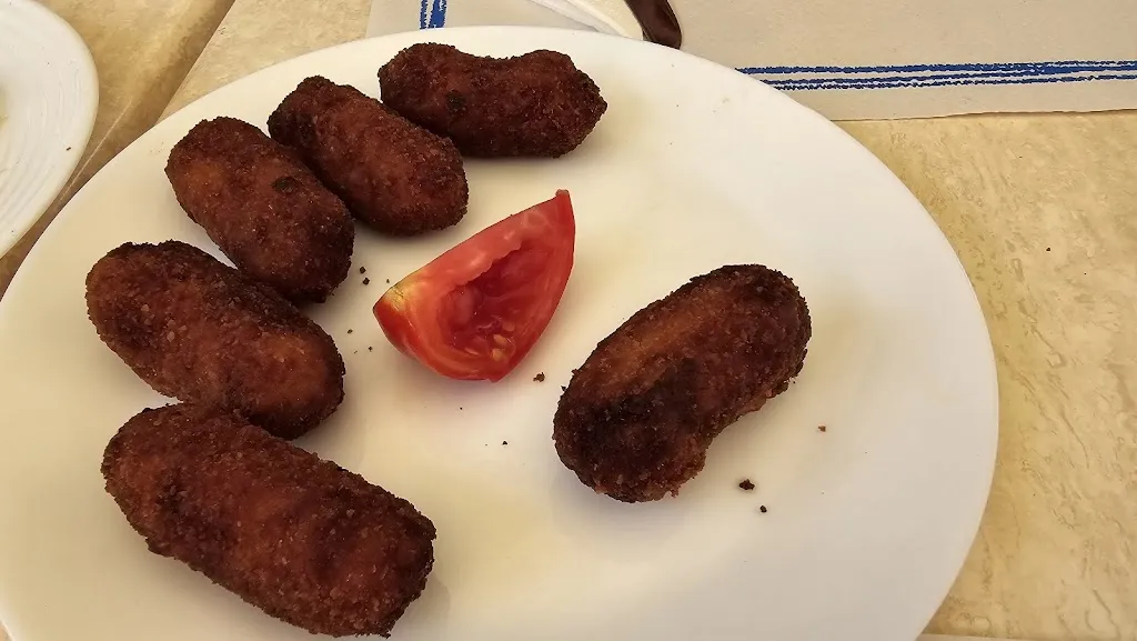 Almudena Pascual Paniagua_82 CAFE BAR_Pinofranqueado_review