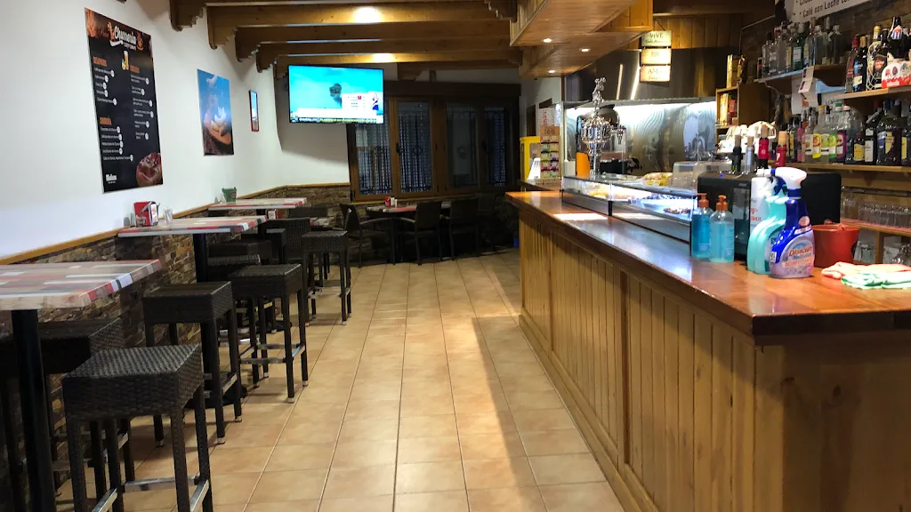 Bar Churreria Cuatro Caminos restaurant in Pinofranqueado