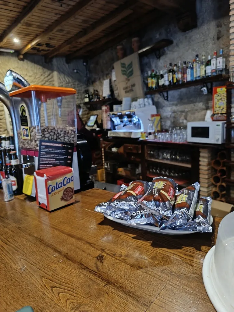 JUAN ELOY GONZALEZ DE EIRIS ARMENTEROS_Mesón Puerta delas Hurdes._Pozuelo de Zarzón_review