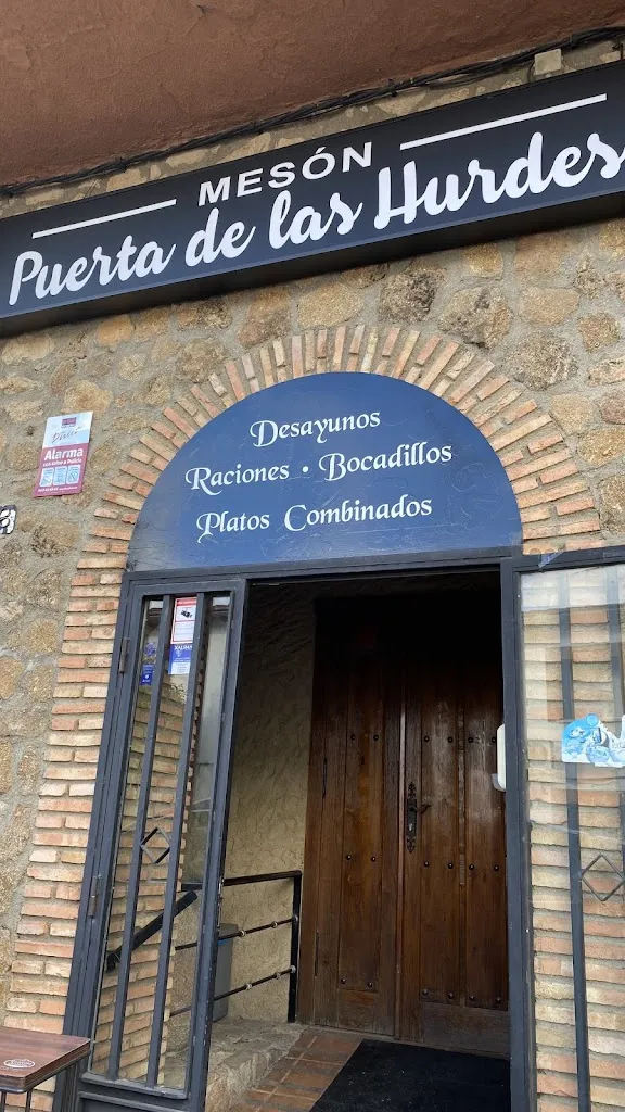 Mesón Puerta delas Hurdes. restaurant in Pozuelo de Zarzón
