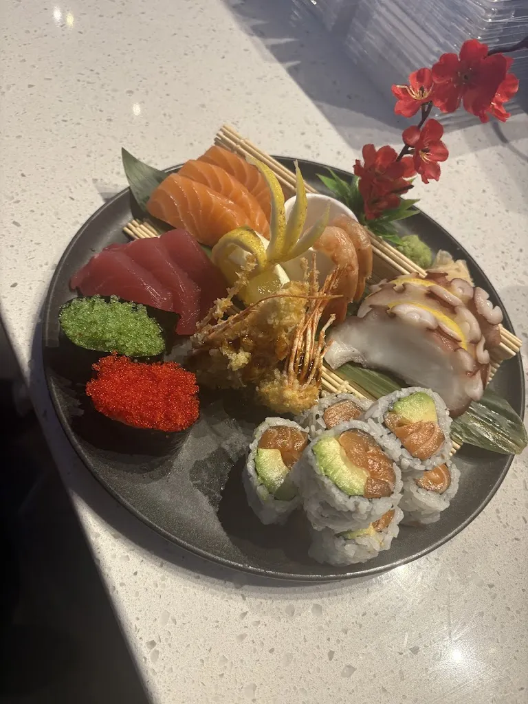 Hachi Hachi Sushi & Hibachi Portage_Portaje_slider_image_3