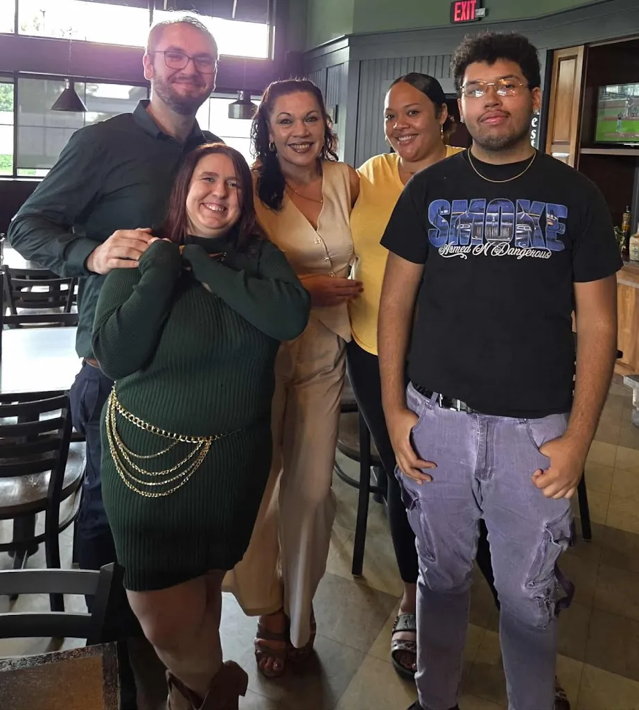 Nicole English_Monelli's Italian Grill & Sports Bar_Portaje_review