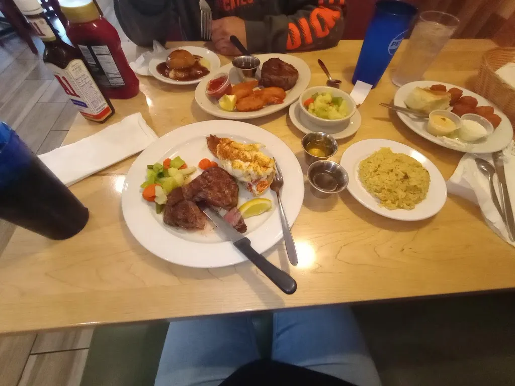 YouKnow 608_Dino’s Restaurant and Lounge_Portaje_review