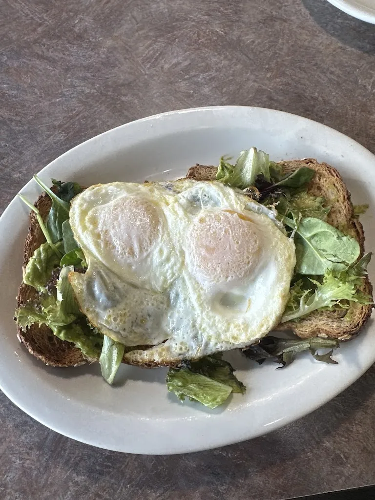 Ashley Bernklau_Mex House_Portaje_review