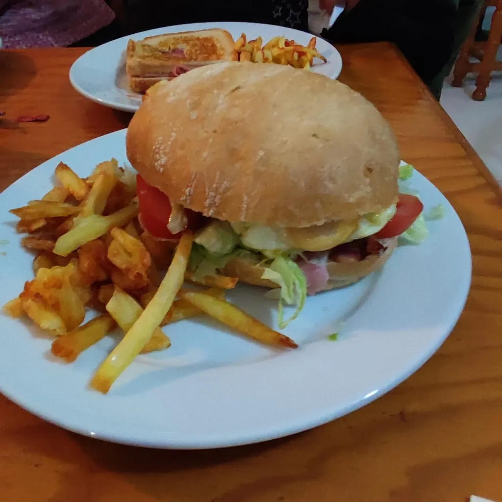 yeiza lopez_El Hogar de Santiago_Santiago del Campo_review