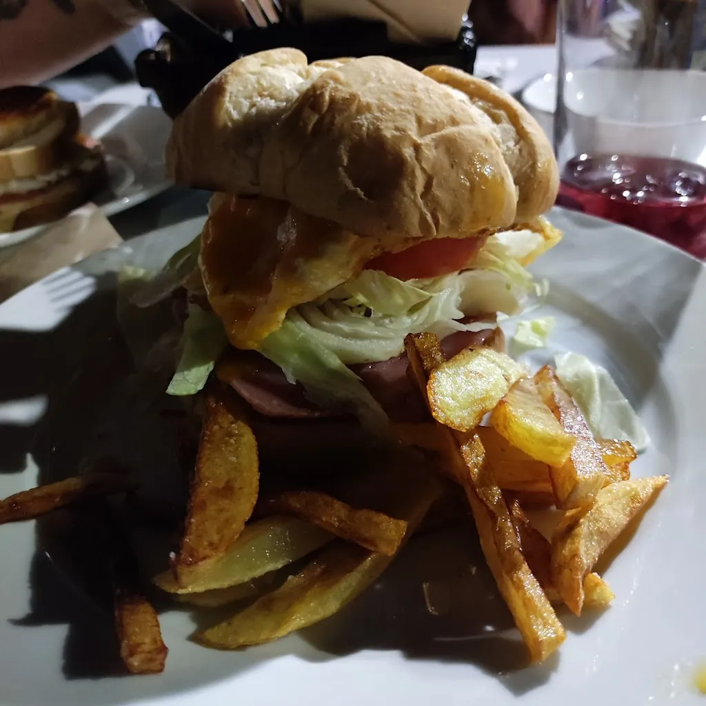 El Hogar de Santiago restaurant in Santiago del Campo