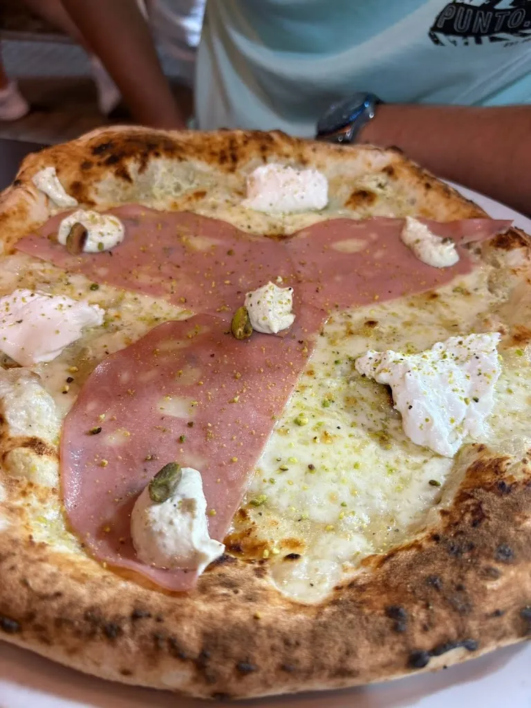 Inaki.M_Bar Capirotis Pizzeria_San Martín de Trevejo_review