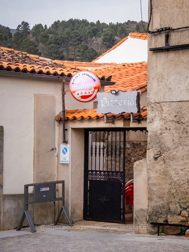 Bar Capirotis Pizzeria restaurant in San Martín de Trevejo