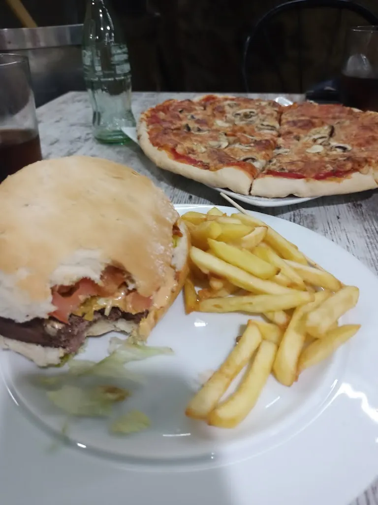 Bar Capirotis Pizzeria_San Martín de Trevejo_slider_image_2