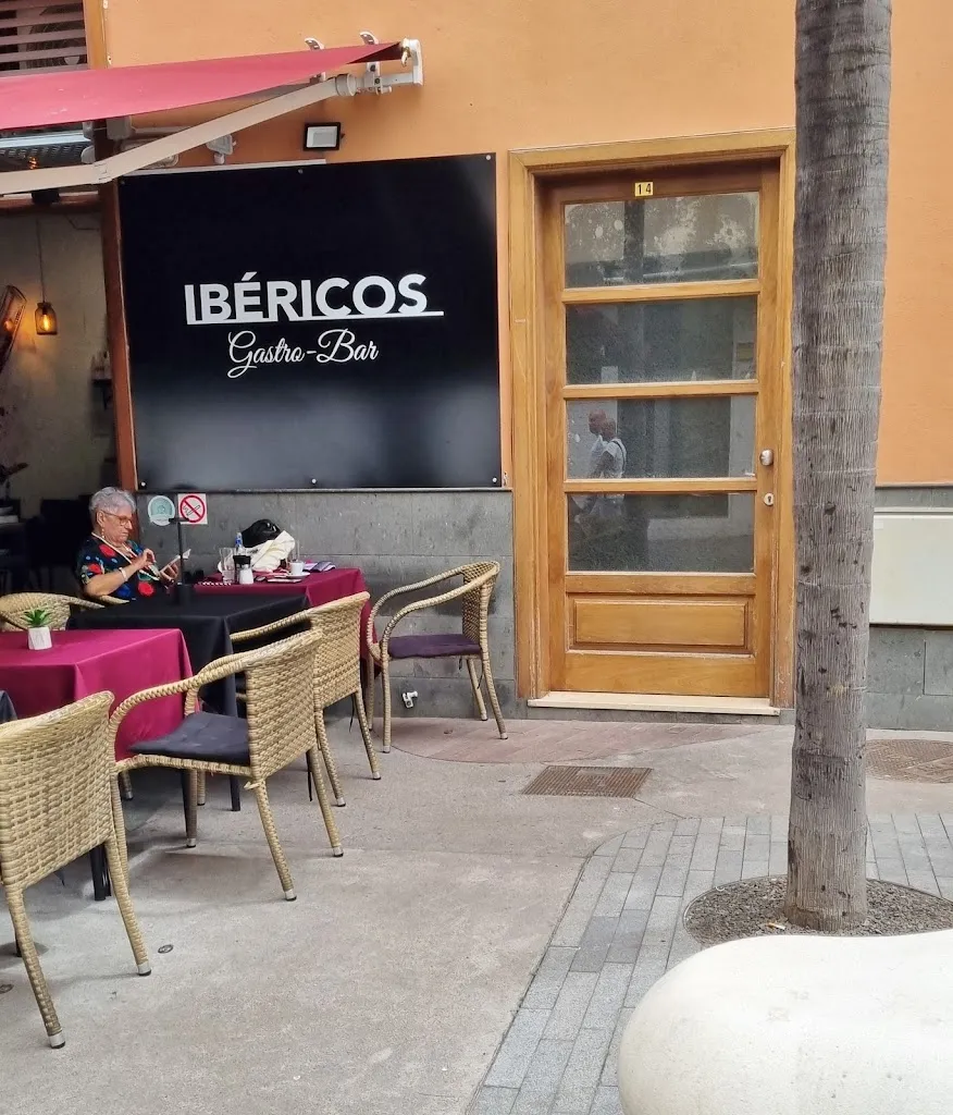 Ibéricos Gastro-bar restaurant in Puerto de Santa Cruz