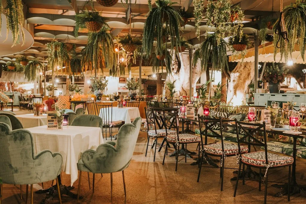 Compostelana Club Café restaurant in Puerto de Santa Cruz