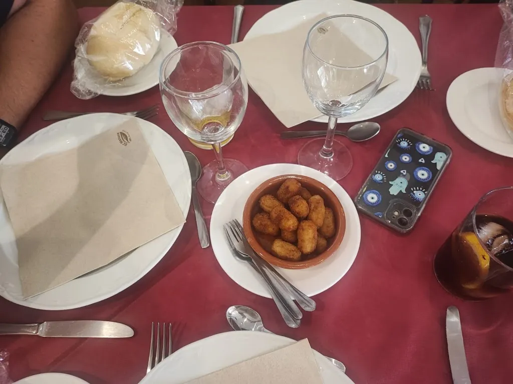 Rocio Fuentes Navarro_Bar restaurante Las Espigas Cáceres_Sierra de Fuentes_review