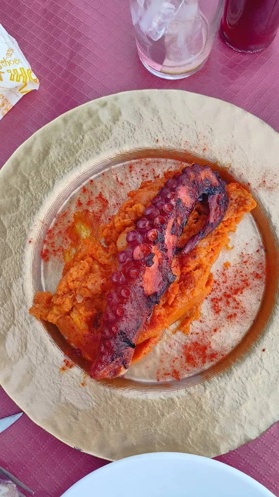 Carolina Barcena_Los Rosales carpa_Tejeda de Tiétar_review