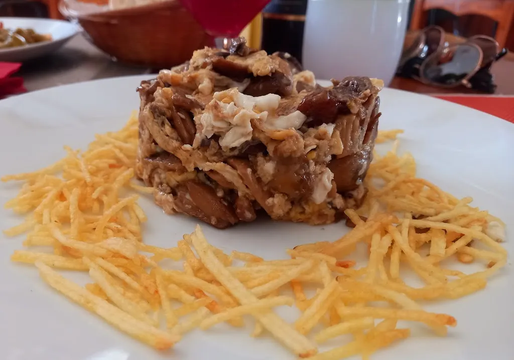 El casino de la plaza restaurante restaurant in Serradilla