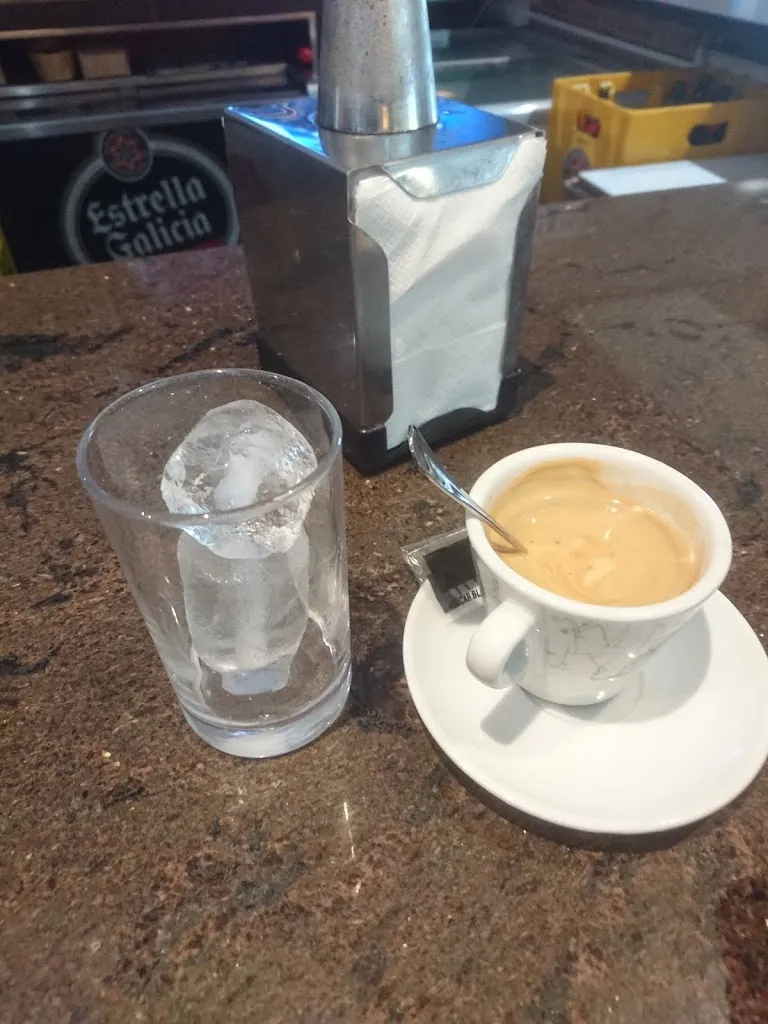 Tesla Odeth Mendoza Galindo_Cafe Bar Capri_Talayuela_review