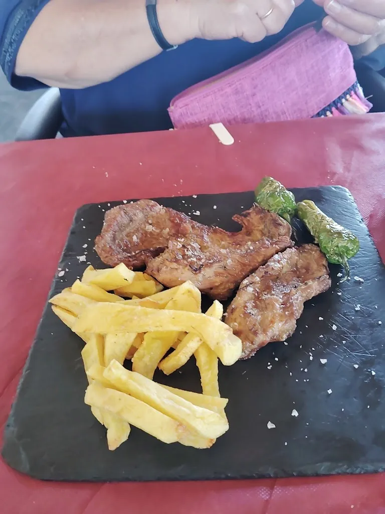 Ramón Conde Serrano_Bar terraza Tioky_Torre de Santa María_review