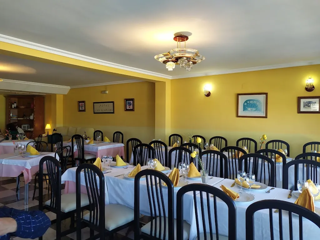 HOTEL - RESTAURANTE LAS GLORIAS restaurant in Torre de Santa María