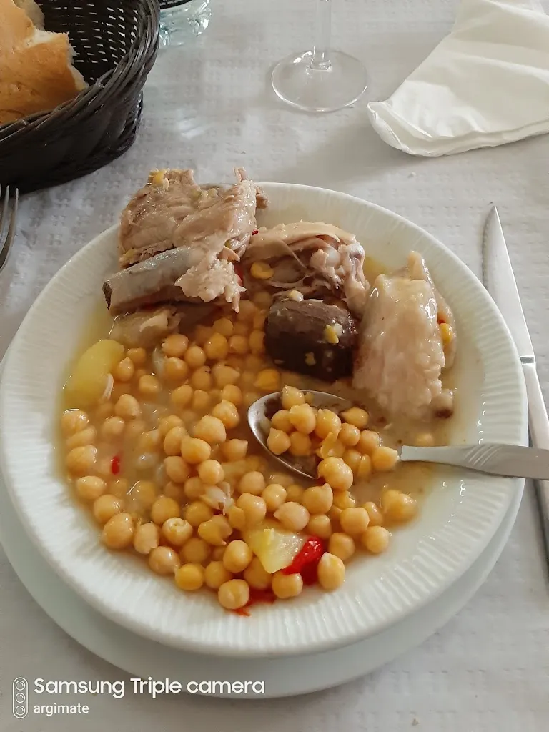 A. M. Azabal_Hostal Restaurante La Estrella - Cruce de La Torre de Santa María_Torre de Santa María_review