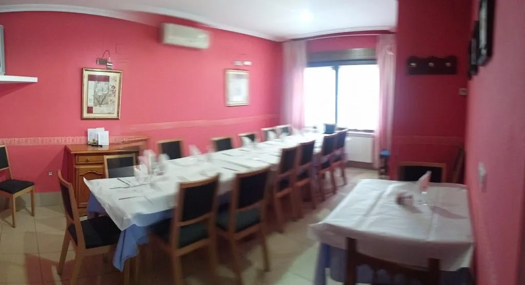 Hostal Restaurante La Estrella - Cruce de La Torre de Santa María restaurant in Torre de Santa María