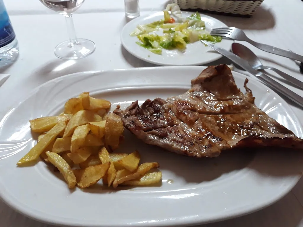 Hostal Restaurante La Estrella - Cruce de La Torre de Santa María_Torre de Santa María_slider_image_2