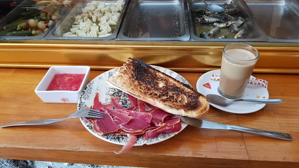 Bar-Cafetería La Plaza_Torrejón el Rubio_slider_image_3