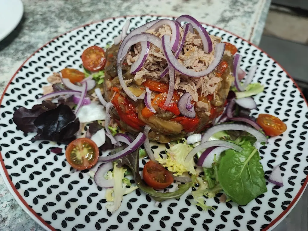 Restaurante LAS TINAJAS restaurant in Torrejoncillo