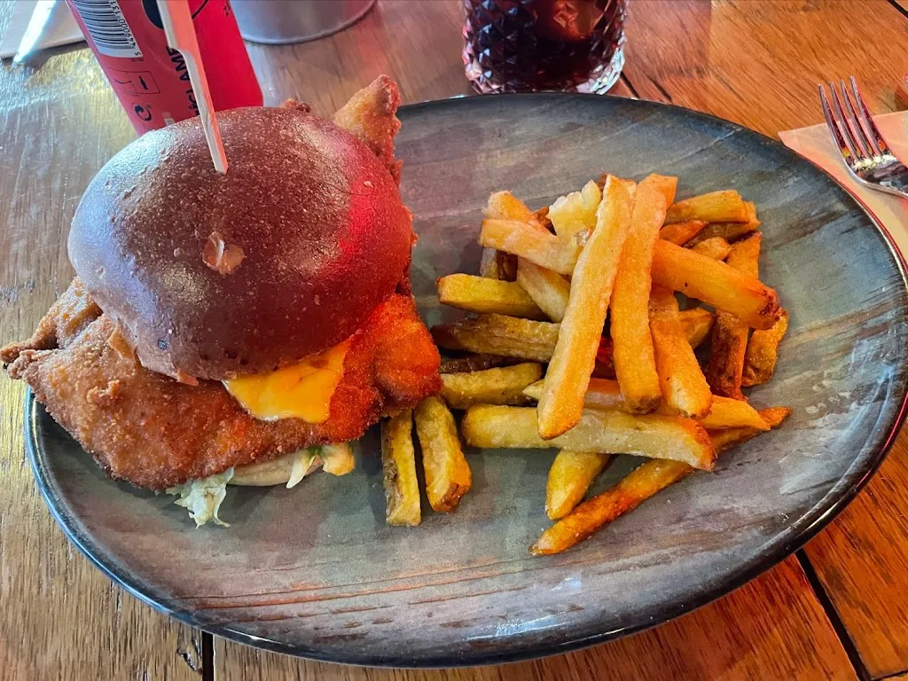 Shereen Abdel Fatah_Trujillo Burgers Bustamante | Hamburguesas Atocha-Mendez Alvaro_Trujillo_review