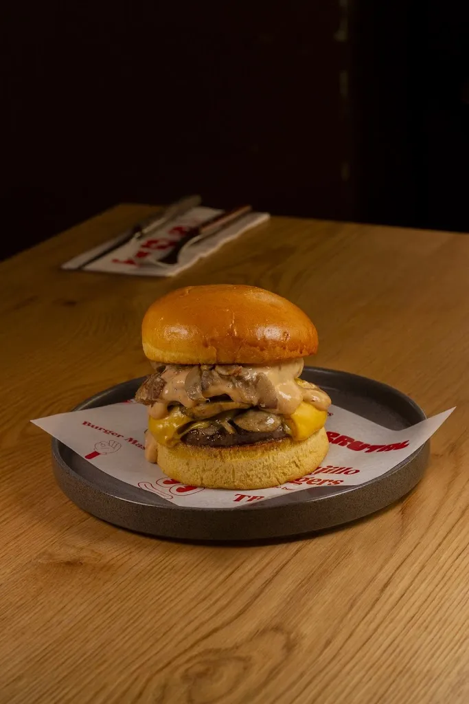 Trujillo Burgers Bustamante | Hamburguesas Atocha-Mendez Alvaro_Trujillo_slider_image_3