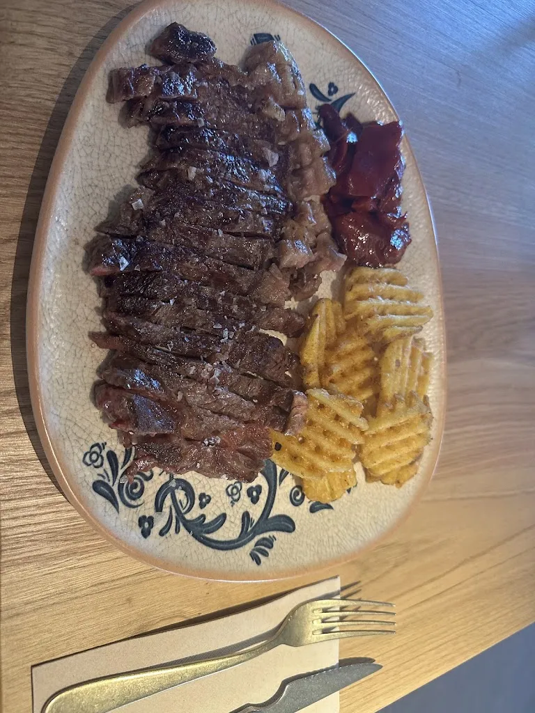 L R_HATSY Burgers & Muchness_Valdefuentes_review