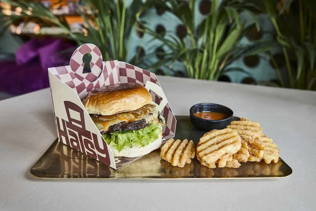 HATSY Burgers & Muchness_Valdefuentes_slider_image_2