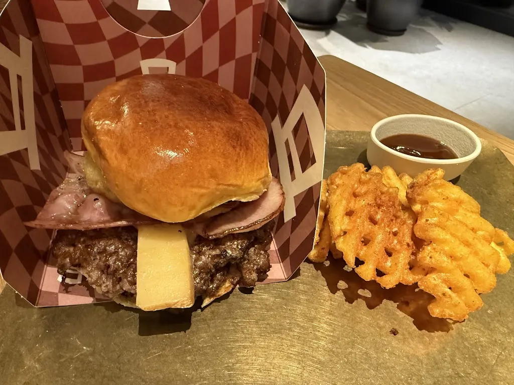 HATSY Burgers & Muchness_Valdefuentes_slider_image_3